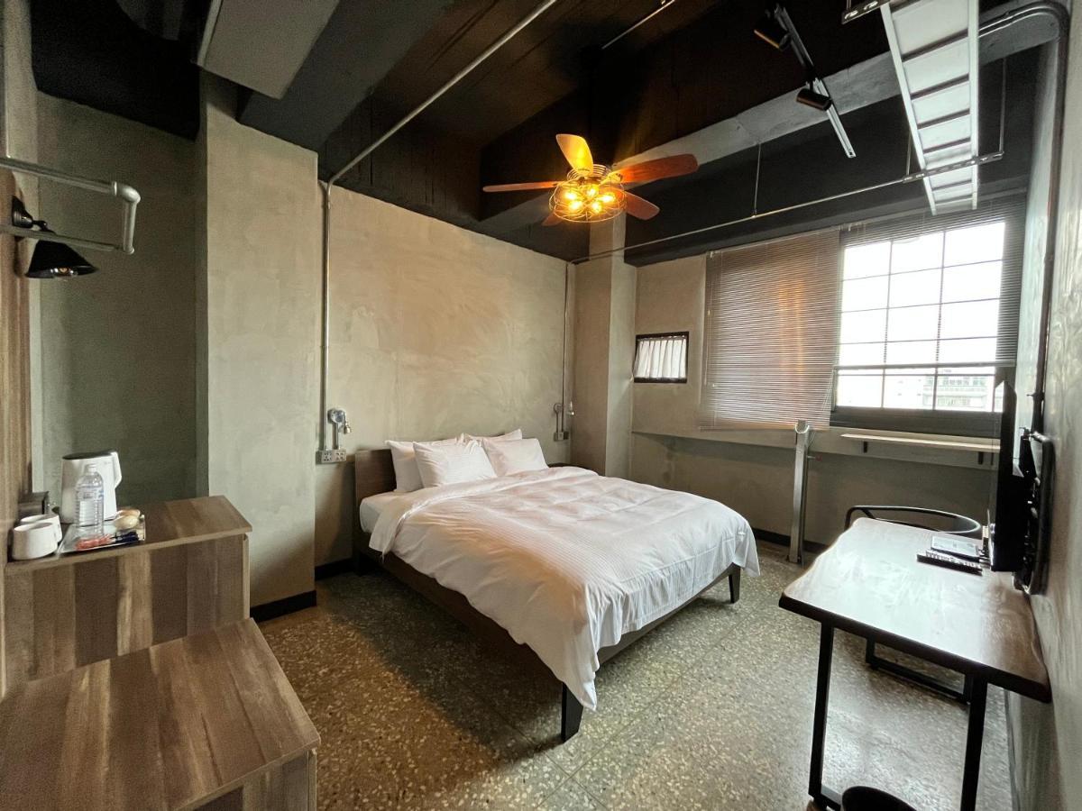 The Retro Tai-Pan Hotel Tainan Exterior foto